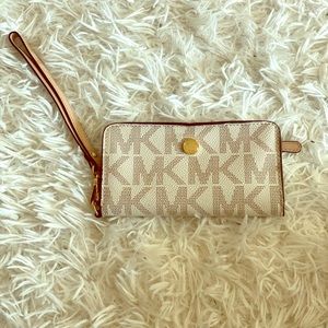 Michael Kors Wristlet wallet with phone pocket